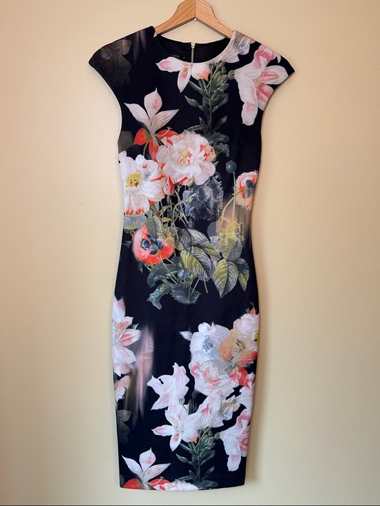 Ted Baker Dresses & Skirts - Ted Baker Candiss Opulent Bloom Print Bodycon Midi Dress size 1